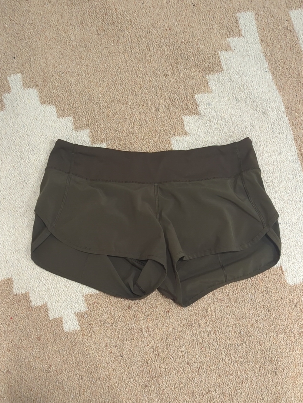 Lululemon 🍋 Speed Up Shorts 📐 6  🫒 Olive